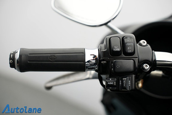 Harley-Davidson Electra Glide Ultra Classic* Vance & Hines 18 of 30