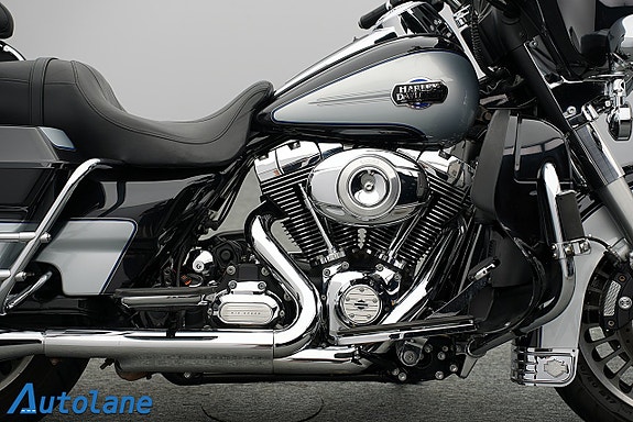 Harley-Davidson Electra Glide Ultra Classic* Vance & Hines 11 of 30