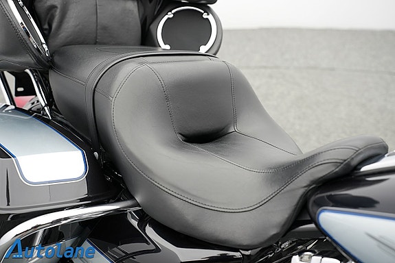 Harley-Davidson Electra Glide Ultra Classic* Vance & Hines 17 of 30
