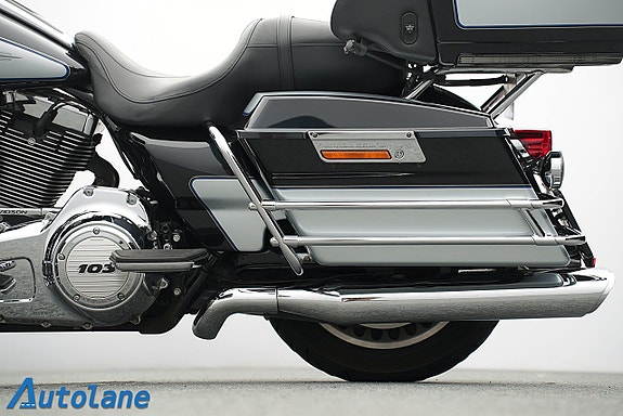 Harley-Davidson Electra Glide Ultra Classic* Vance & Hines 15 of 30