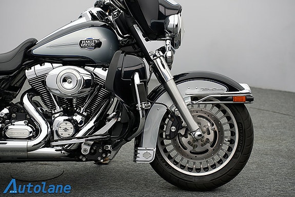 Harley-Davidson Electra Glide Ultra Classic* Vance & Hines 12 of 30