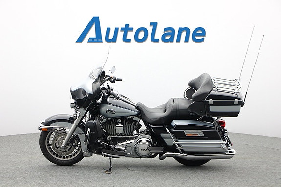 Harley-Davidson Electra Glide Ultra Classic* Vance & Hines 9 of 30