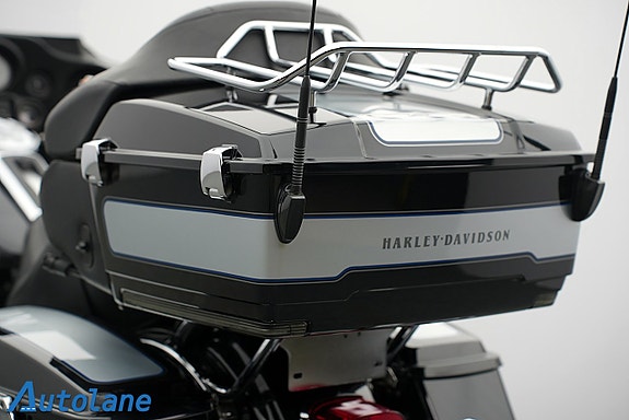 Harley-Davidson Electra Glide Ultra Classic* Vance & Hines 24 of 30
