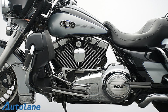 Harley-Davidson Electra Glide Ultra Classic* Vance & Hines 14 of 30