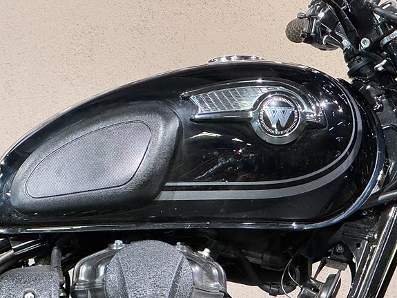 Kawasaki W800 *BLACK ELINOR* 267MIL 2 of 7