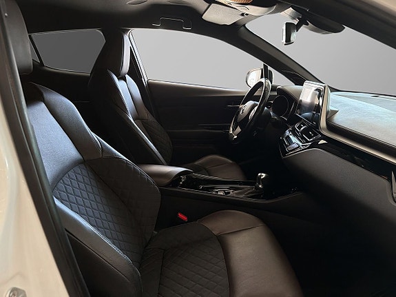 Toyota C-HR 7 of 14