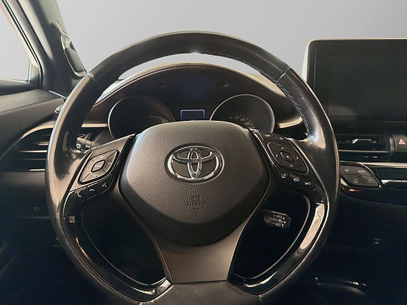 Toyota C-HR 10 of 14