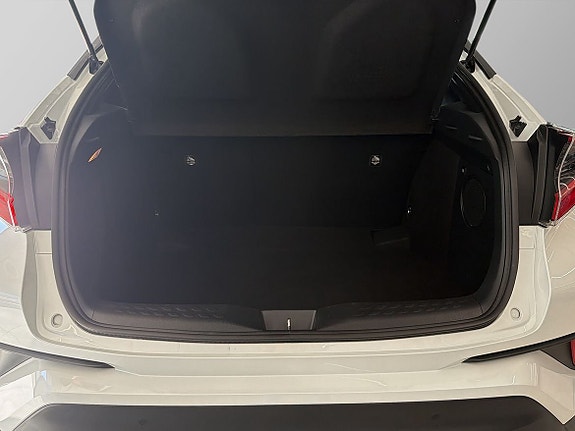 Toyota C-HR 11 of 14