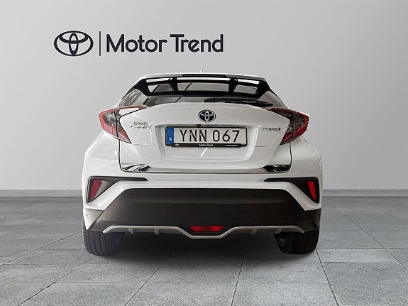 Toyota C-HR 4 of 14