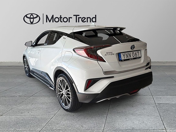 Toyota C-HR 2 of 14