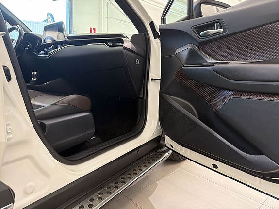 Toyota C-HR 13 of 14