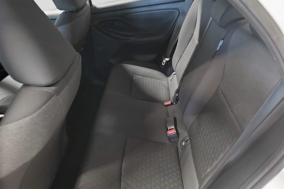 Toyota Yaris 8 of 11