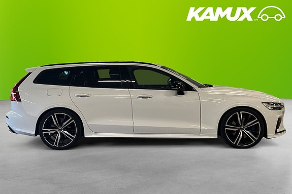 Volvo V60 2 of 26