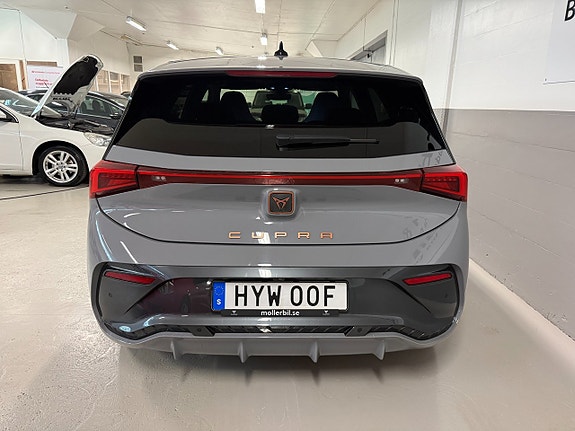 Cupra Born 4 of 7