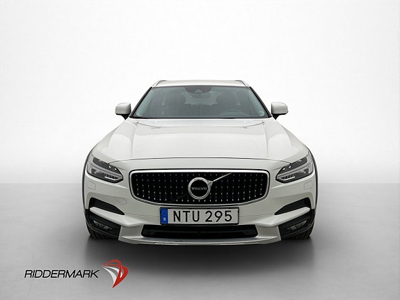 Volvo V90 Cross Country 2 of 30