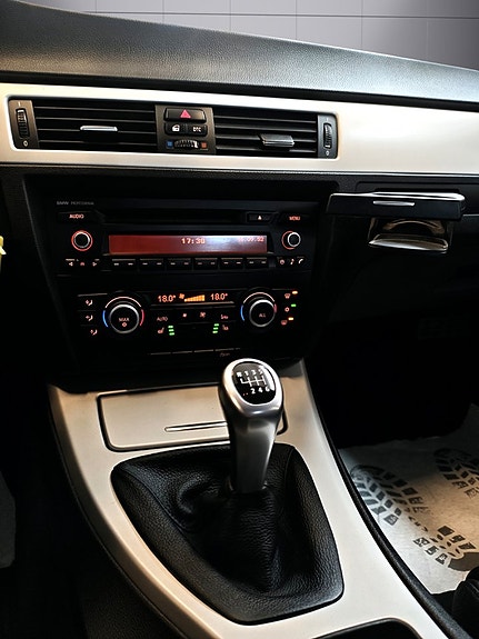 BMW 320d 24 of 27