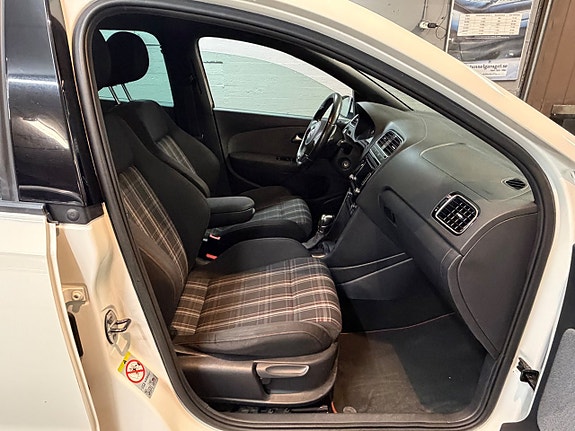 Volkswagen Polo 19 of 21
