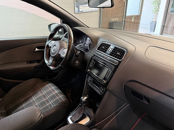 Volkswagen Polo 16 of 21