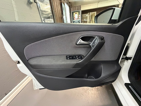 Volkswagen Polo 10 of 21