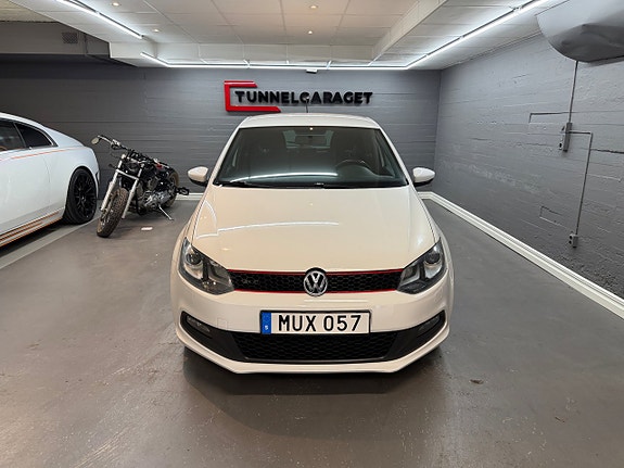 Volkswagen Polo 2 of 21
