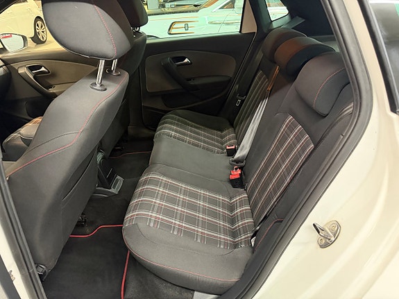 Volkswagen Polo 8 of 21