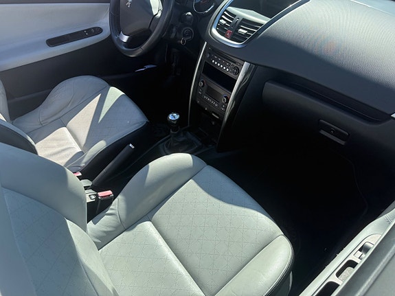 Peugeot 207 9 of 18