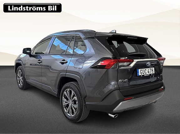 Toyota RAV4 4 of 19