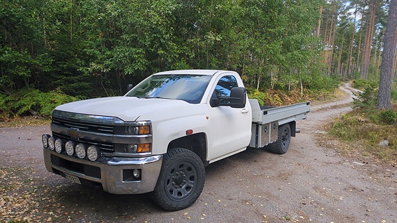 Chevrolet Silverado 3500 2 of 12