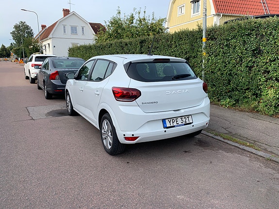 Dacia Sandero 2 of 2
