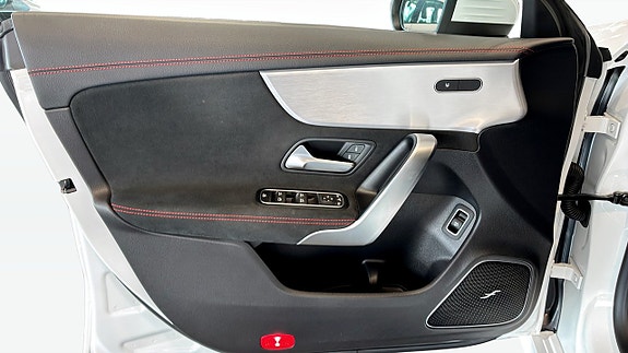 Mercedes-Benz CLA200 11 of 13