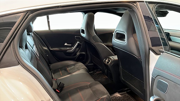 Mercedes-Benz CLA200 5 of 13
