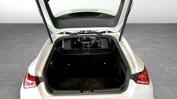 Mercedes-Benz CLA200 10 of 13