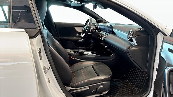 Mercedes-Benz CLA200 3 of 13
