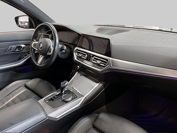 BMW 330i 9 of 18