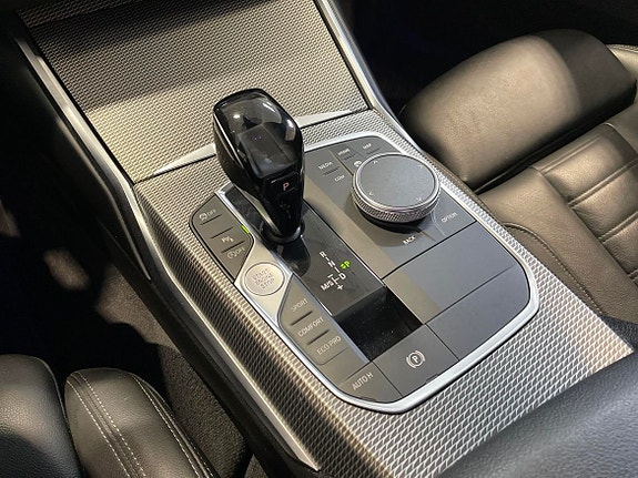 BMW 330i 17 of 18