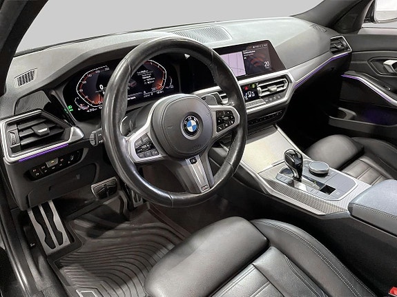 BMW 330i 13 of 18