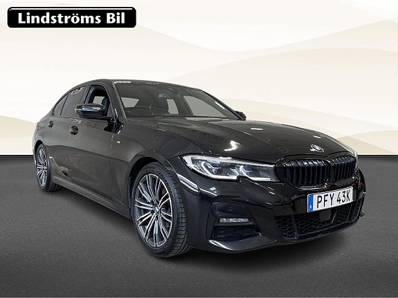 BMW 330i 3 of 18