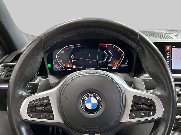 BMW 330i 14 of 18
