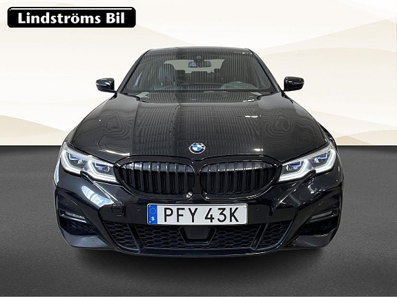 BMW 330i 8 of 18