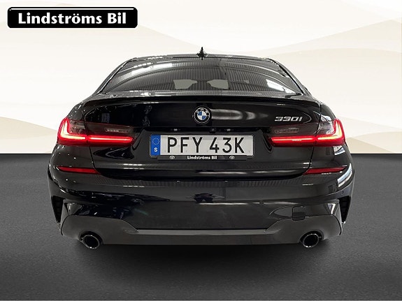 BMW 330i 7 of 18