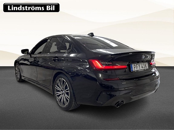 BMW 330i 4 of 18