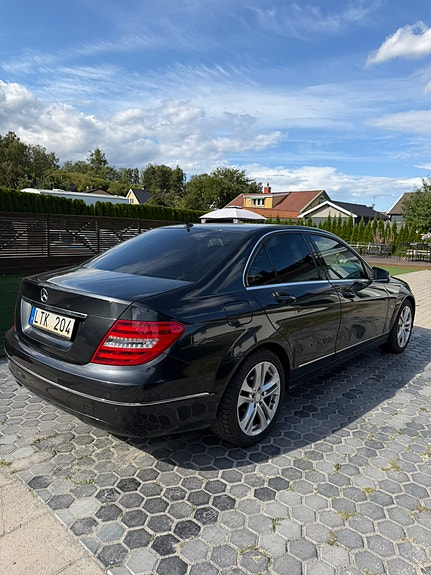 Mercedes-Benz C180 7 of 17