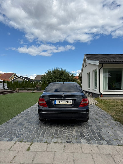 Mercedes-Benz C180 8 of 17