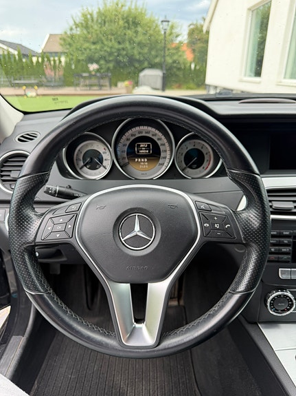 Mercedes-Benz C180 10 of 17