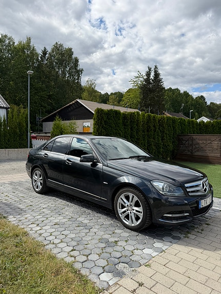 Mercedes-Benz C180 2 of 17