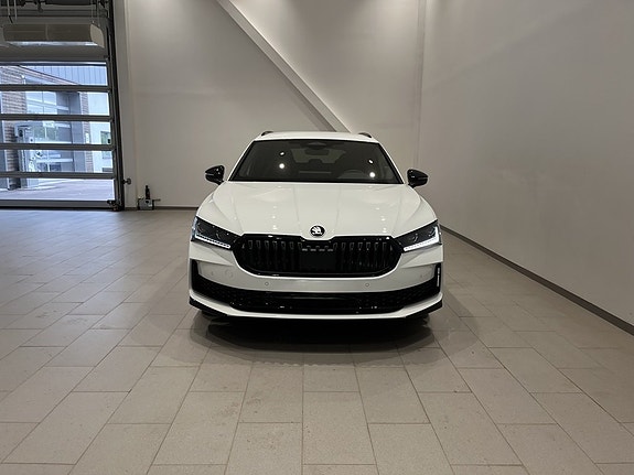 Skoda Superb 2 of 18