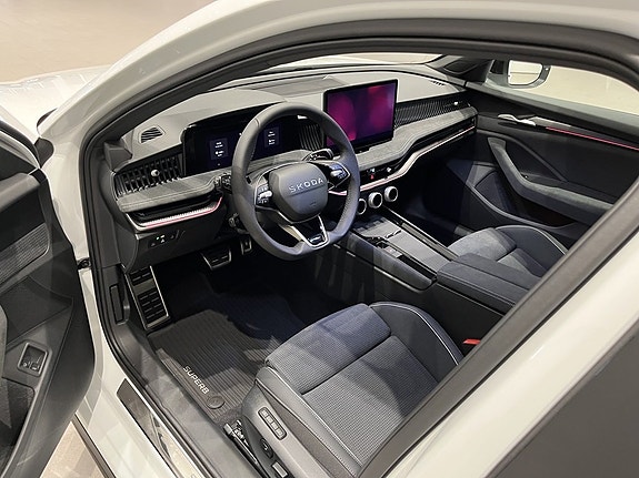 Skoda Superb 11 of 18
