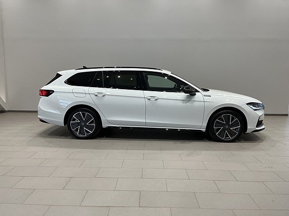 Skoda Superb 3 of 18