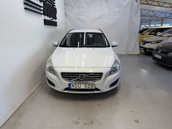 Volvo V60 2 of 9