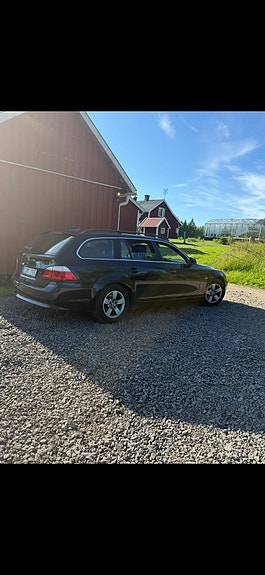 BMW 520d 3 of 5